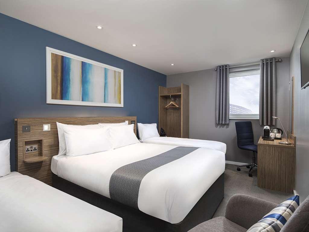 Travelodge London Ілінг Номер фото