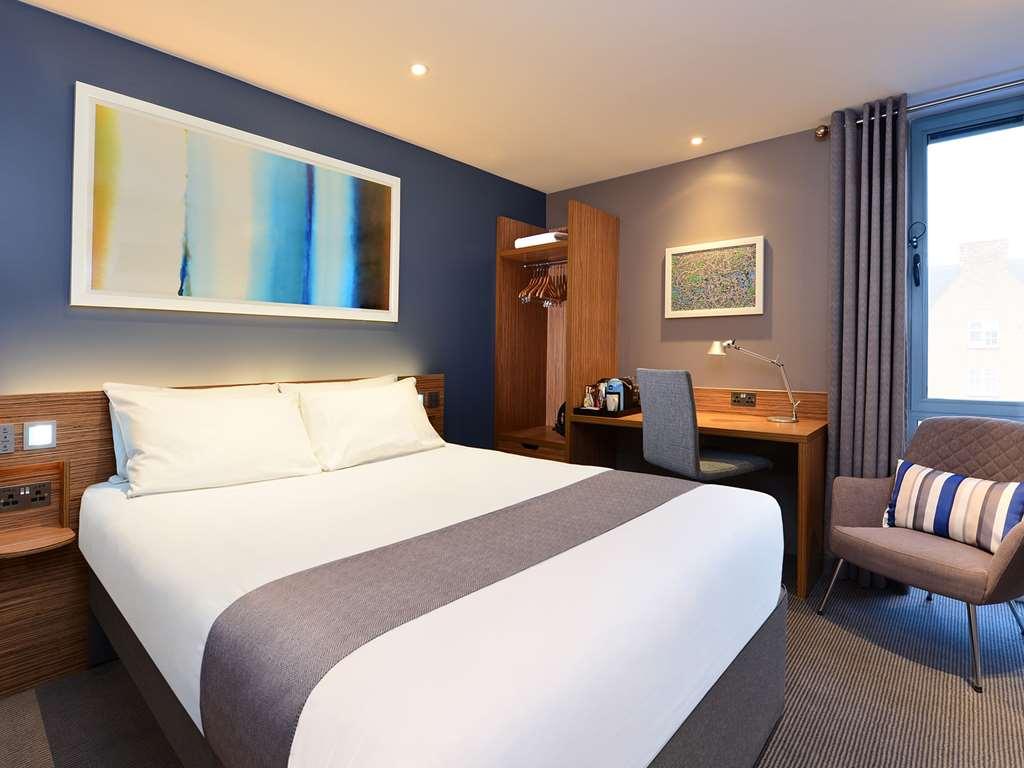 Travelodge London Ілінг Номер фото