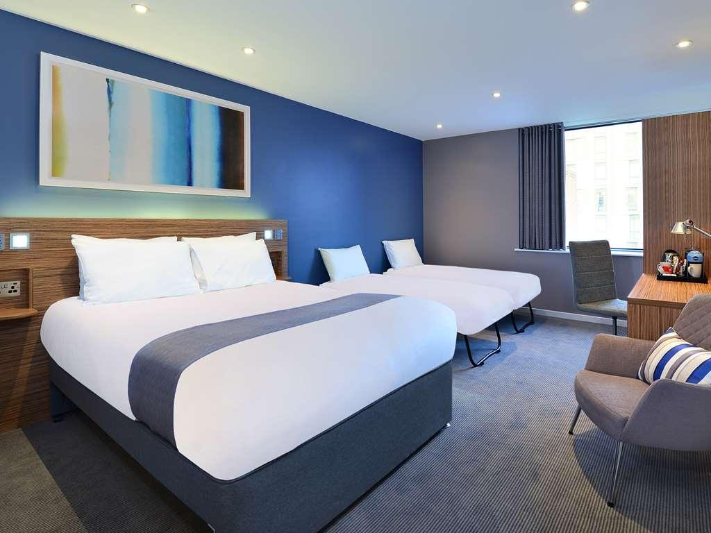 Travelodge London Ілінг Номер фото