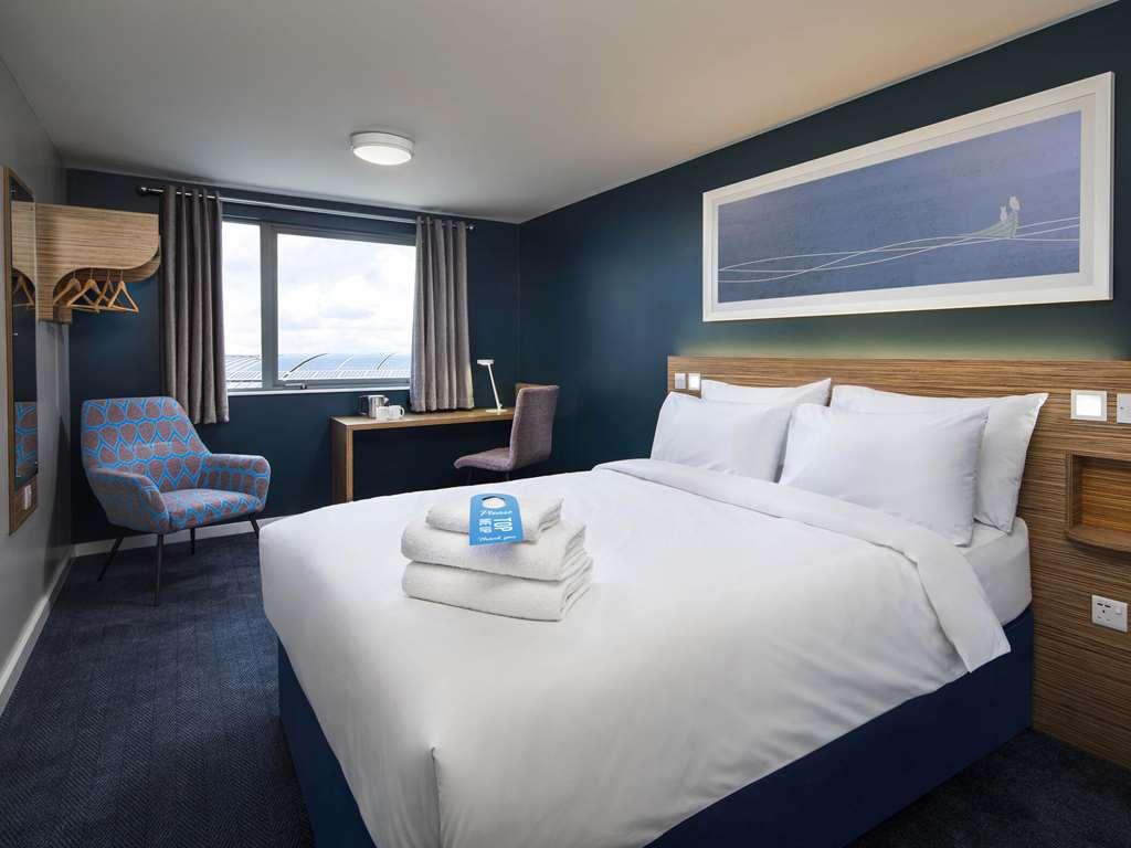 Travelodge London Ілінг Номер фото