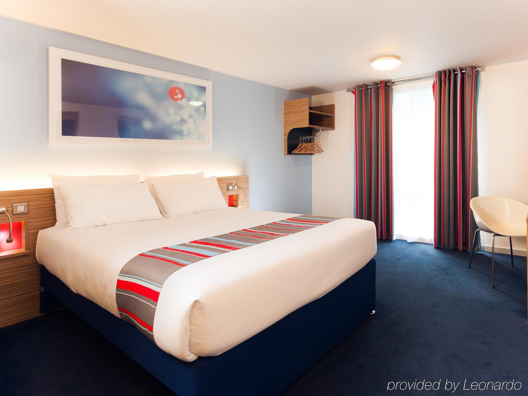 Travelodge London Ілінг Екстер'єр фото