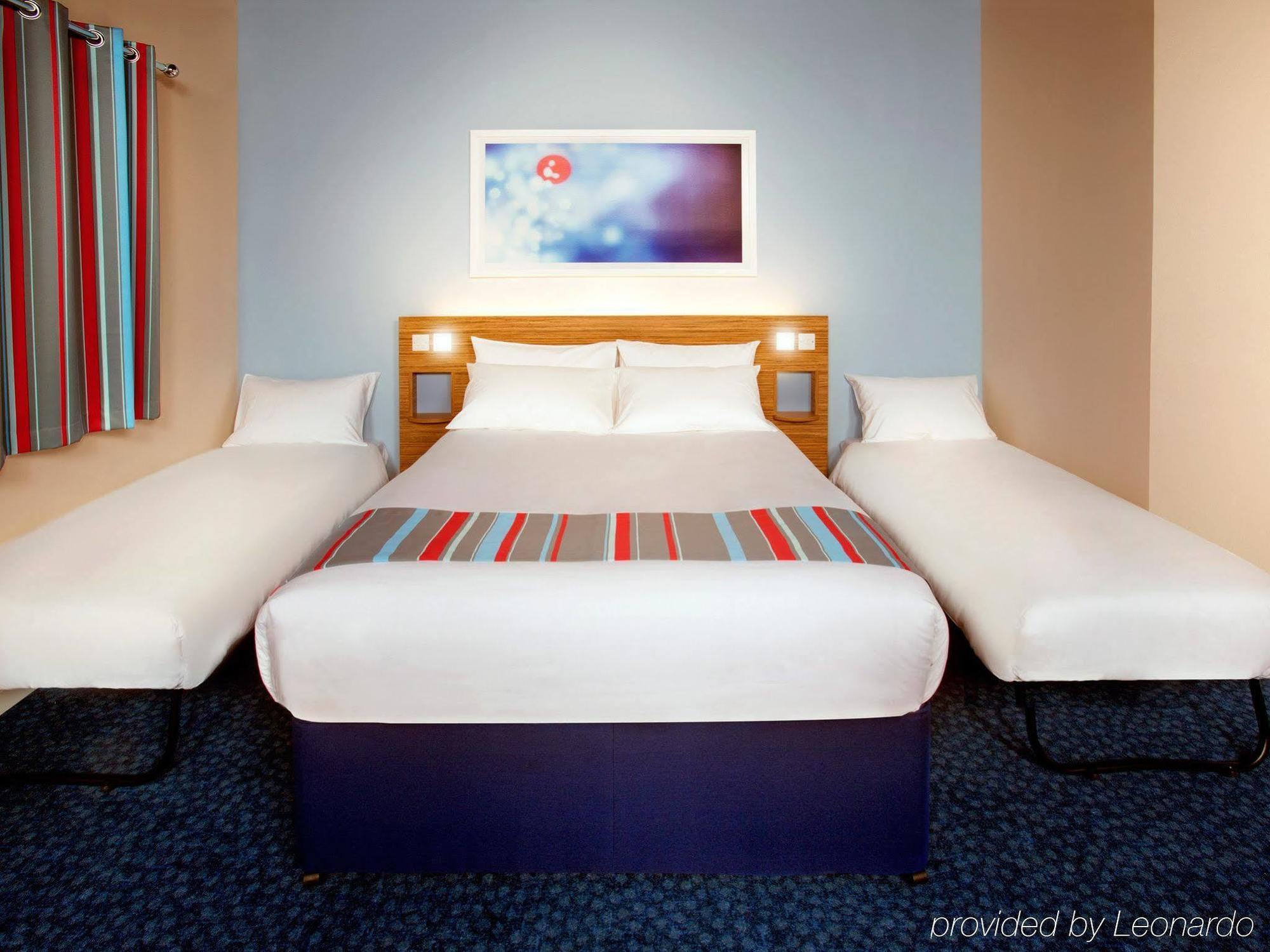 Travelodge London Ілінг Екстер'єр фото