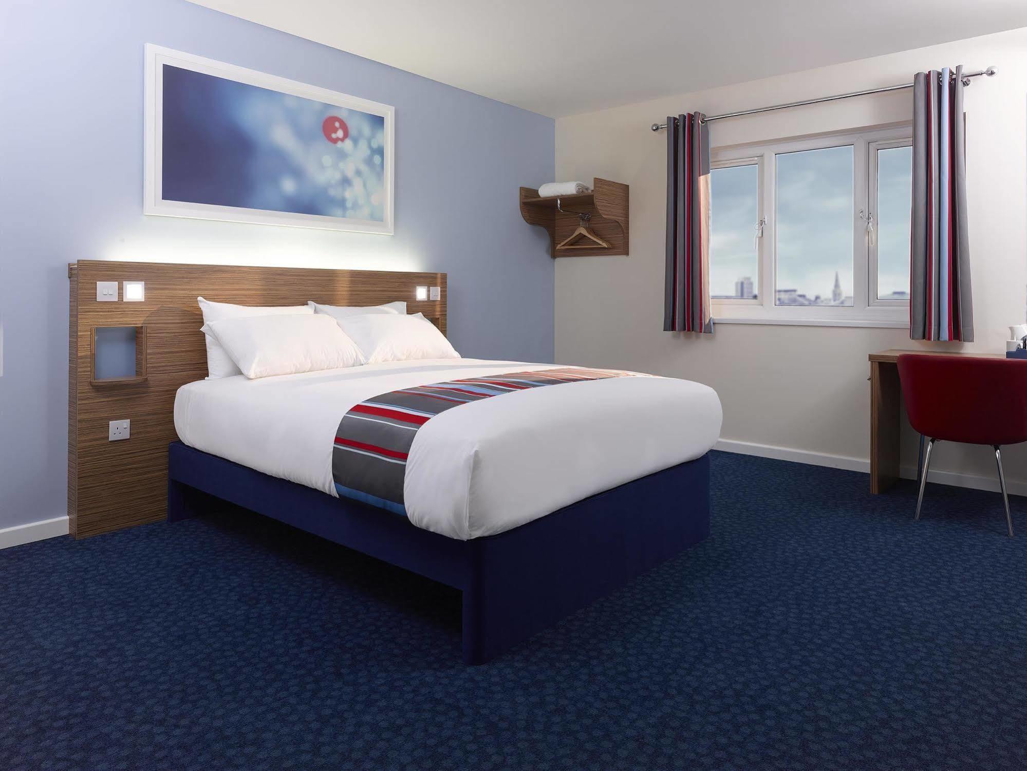 Travelodge London Ілінг Екстер'єр фото