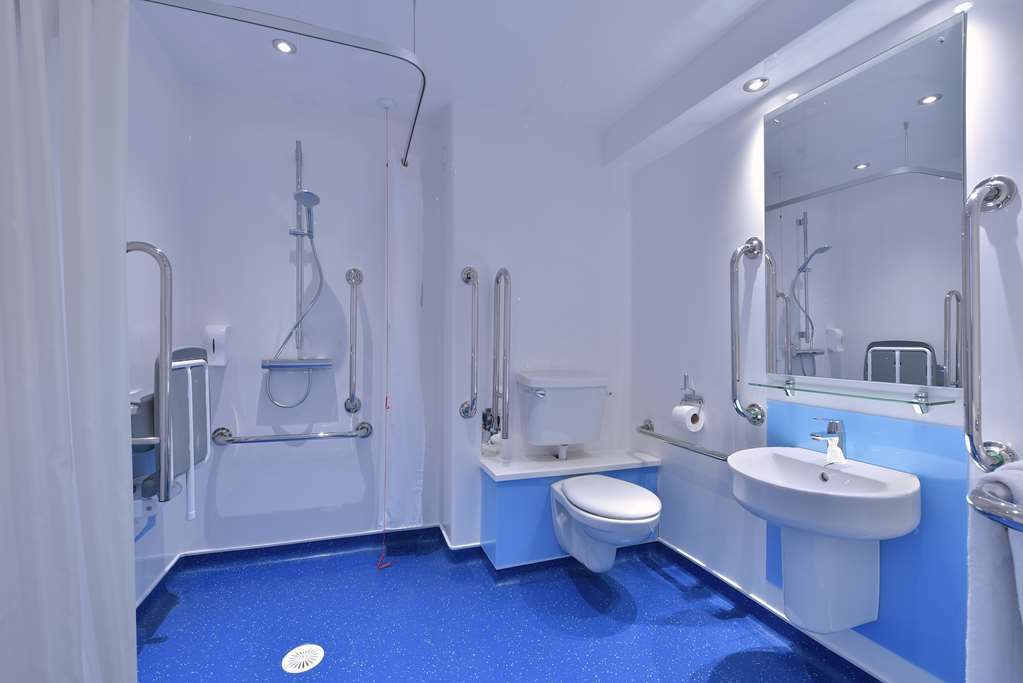 Travelodge London Ілінг Номер фото